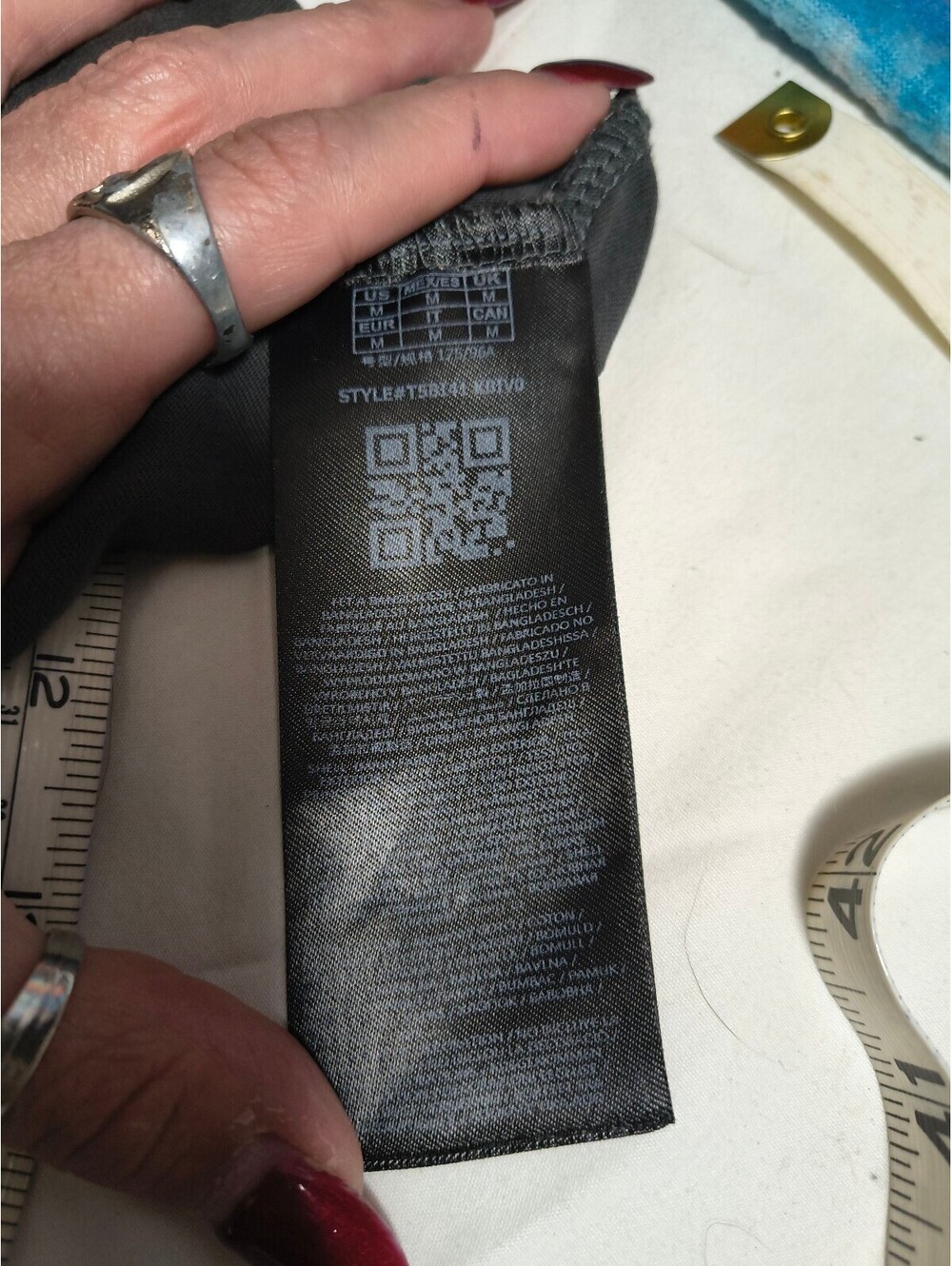 Guess Los Angeles Black T-Shirt with Logo Tape on Sleeves - Picture 9 of 14